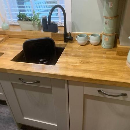 Quaint 1 Bedroom Cottage In Pudsey, Leeds المظهر الخارجي الصورة