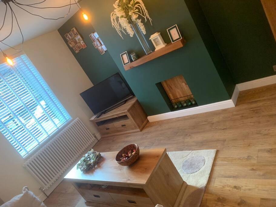 Quaint 1 Bedroom Cottage In Pudsey, Leeds المظهر الخارجي الصورة