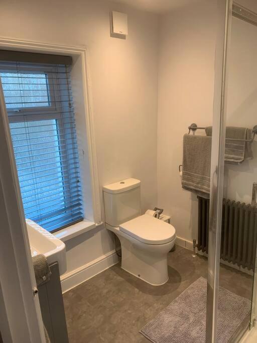 Quaint 1 Bedroom Cottage In Pudsey, Leeds المظهر الخارجي الصورة