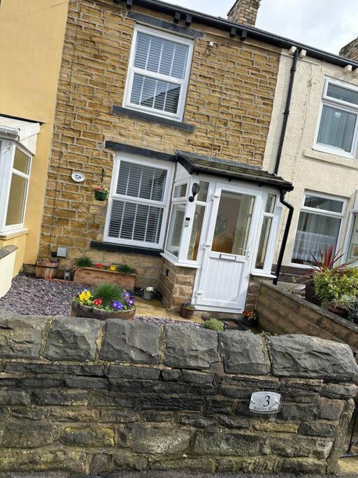 Quaint 1 Bedroom Cottage In Pudsey, Leeds المظهر الخارجي الصورة