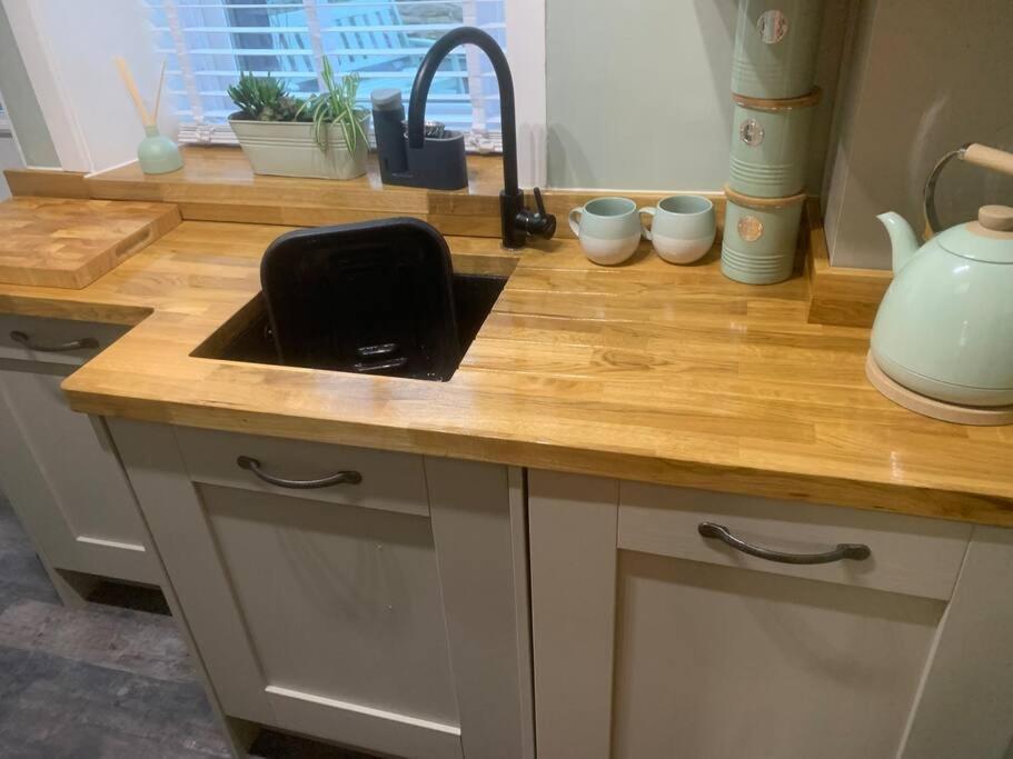Quaint 1 Bedroom Cottage In Pudsey, Leeds المظهر الخارجي الصورة